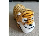 shakurel planet plush